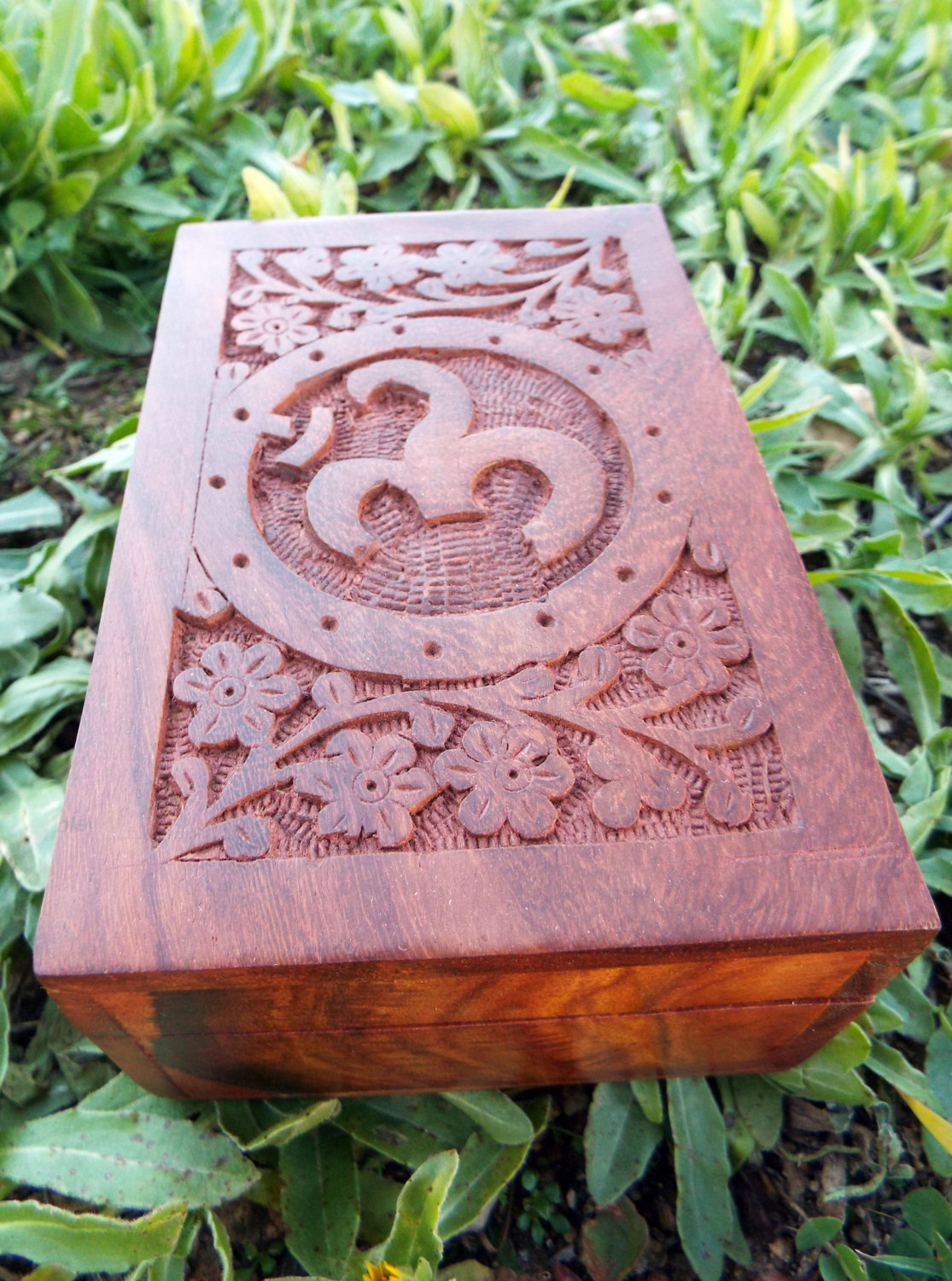 https://www.laurelnymph.com/wp-content/uploads/2017/02/om-symbol-indian-yoga-meditation-protection-box-handmade-mango-tree-wood-trinket-chest-floral-58b0c52e4.jpg